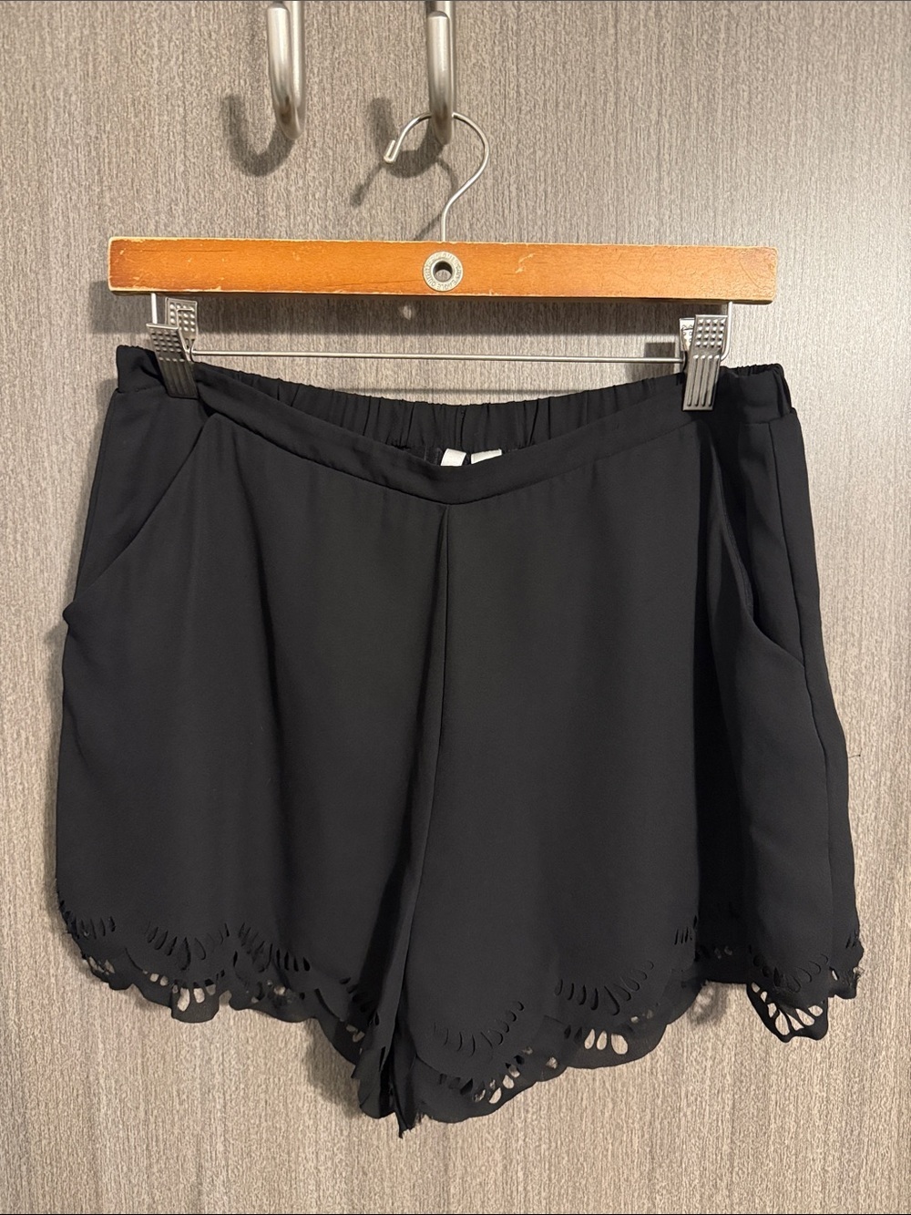 LC Lauren Conrad Women's High Waist Scalloped Black Shorts Size Medium VGUC